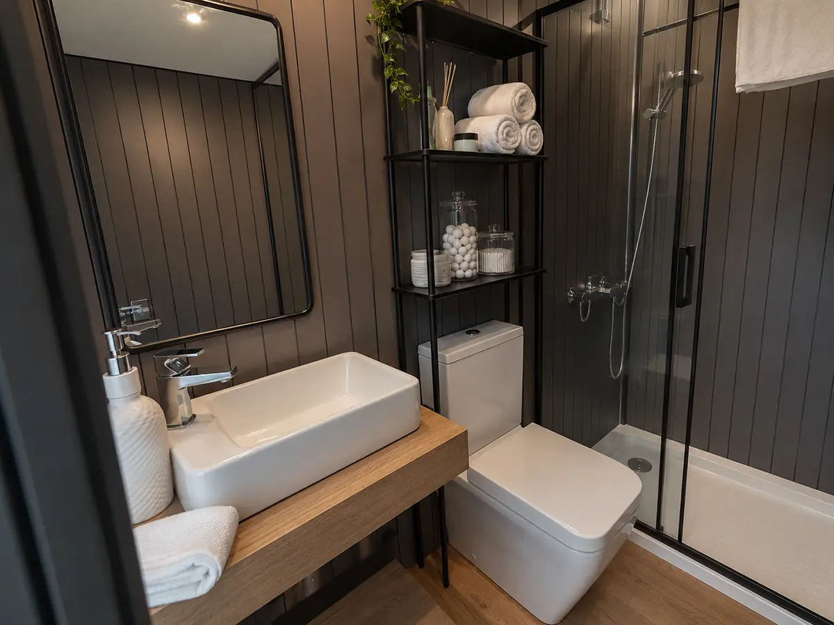Badezimmer mit Dusche und WC im Mobilen Tiny House 20